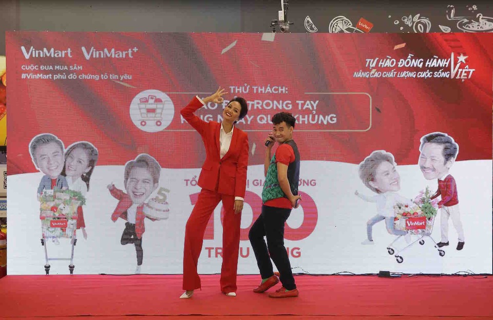 Dự sinh nhật VinMart  VinMart +, khách hàng ẵm quà khủng hàng trăm triệu đồng - 1