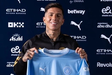 Man City chi số tiền kỷ lục chiêu mộ Enzo Fernandez từ Chelsea