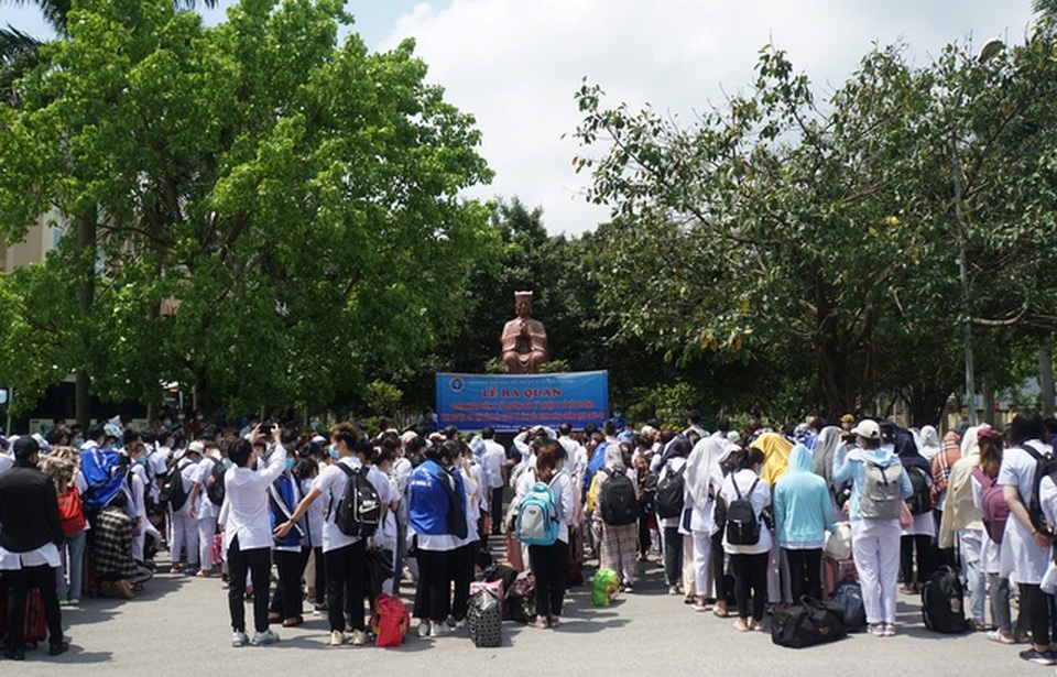 Sinh viên xuất quân chi viện điểm nóng Covid, hàng ngàn HS,GV phải cách ly - 2 Sinh viên xuất quân chi viện điểm nóng Covid, hàng ngàn HS,GV phải cách ly - 2