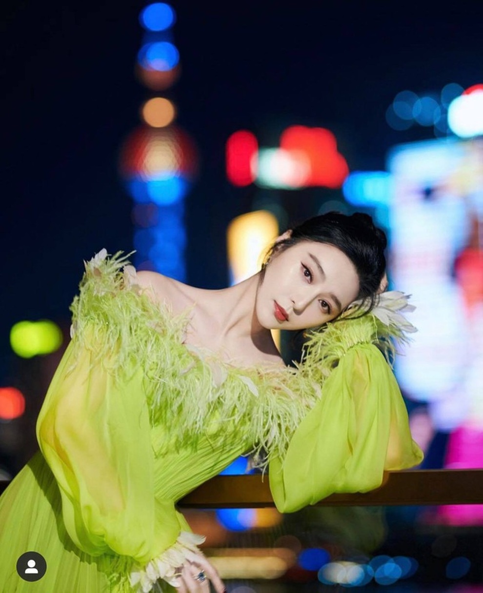 Loạt ảnh tuổi 20 đẹp như tiên nữ gây xôn xao của Phạm Băng Băng - 10 Loạt ảnh tuổi 20 đẹp như tiên nữ gây xôn xao của Phạm Băng Băng - 10