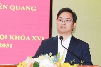 Tạm đình chỉ công tác Giám đốc Sở GD&ĐT Tuyên Quang