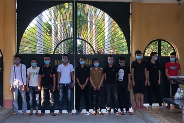 Bắt hàng chục côn đồ dùng hung khí tấn công nhau trên quốc lộ