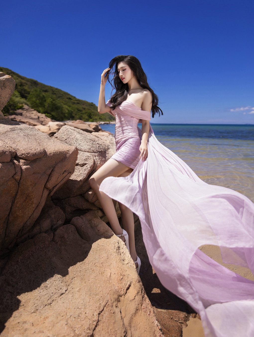 Nhan sắc nóng bỏng của top 3 Hoa hậu Thế giới Việt Nam khi diện bikini - 11 Nhan sắc nóng bỏng của top 3 Hoa hậu Thế giới Việt Nam khi diện bikini - 11