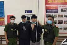 Cảnh sát nổ súng chỉ thiên khống chế nhóm thanh niên mang dao đi hỗn chiến