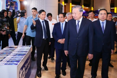 Robot AI của Bệnh viện Tâm Anh tại triển lãm Thành tựu Y tế