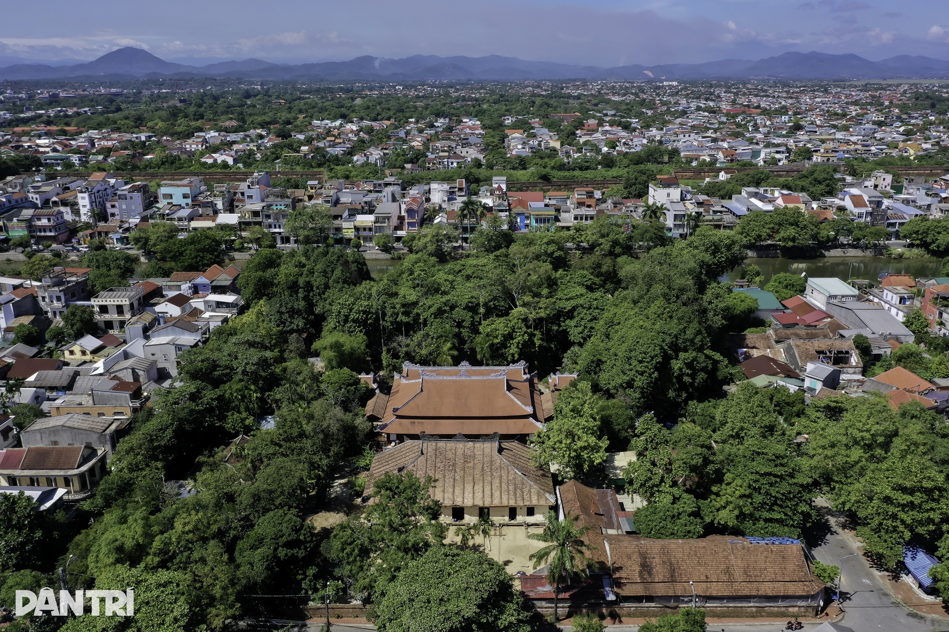 Thần đèn di dời chánh điện nghìn tấn trong ngôi chùa ở Huế - 13 Thần đèn di dời chánh điện nghìn tấn trong ngôi chùa ở Huế - 13