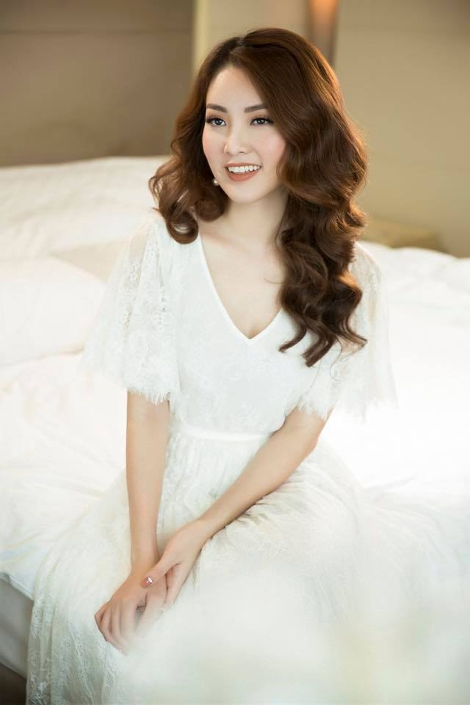 Á hậu Thụy Vân: Bị fan cuồng đeo bám và mặt trái của sự... kín tiếng! - 2 Á hậu Thụy Vân: Bị fan cuồng đeo bám và mặt trái của sự... kín tiếng! - 2