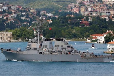 Nga cảnh báo đáp trả tàu Mỹ đi vào Biển Đen