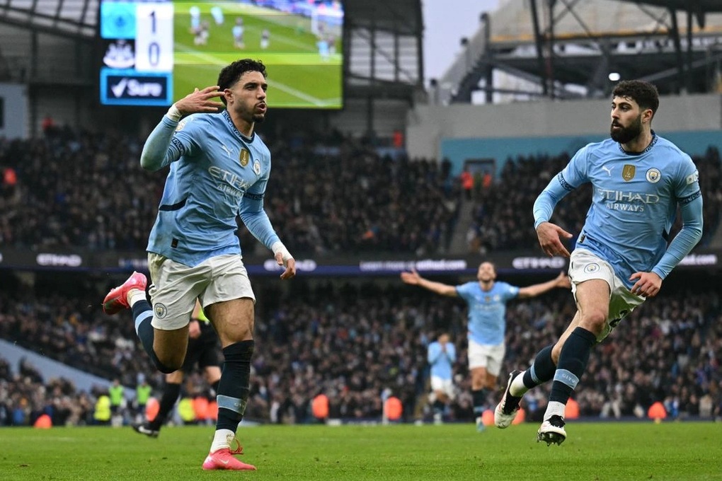 Marmoush lập hat-trick, Man City thắng tưng bừng trước Newcastle - 1