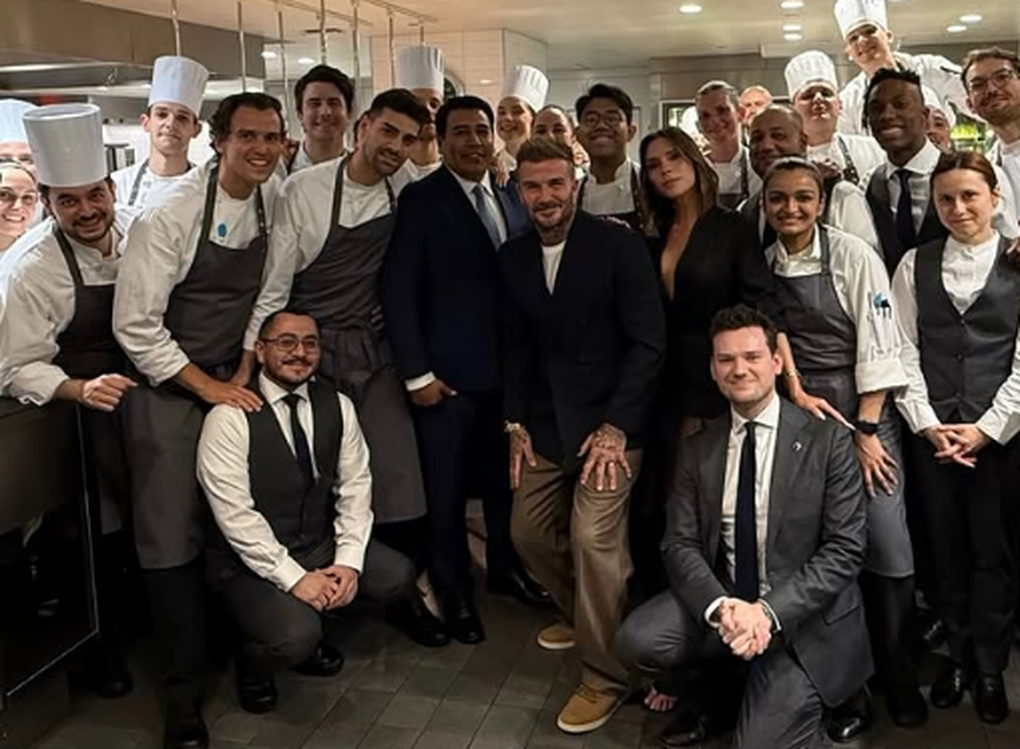 Phản ứng của vợ chồng Beckham khi con trai cả né mặt, hờ hững với gia đình - 1 Phản ứng của vợ chồng Beckham khi con trai cả né mặt, hờ hững với gia đình - 1