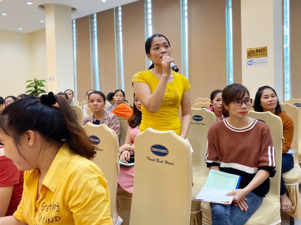 Nữ công nhân khốn khó trăm bề - 1 Nữ công nhân khốn khó trăm bề - 1