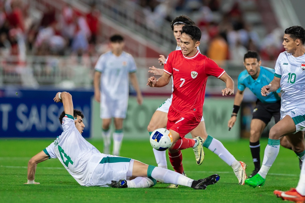 Thua ngược đau đớn, U23 Indonesia trao vé dự Olympic cho U23 Iraq - 1