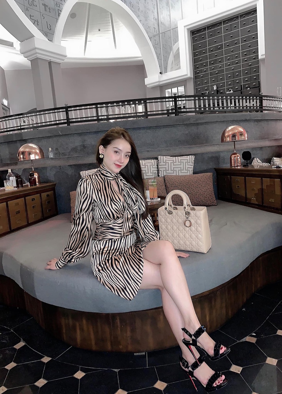 Cầu thủ Vũ Văn Thanh tỏ tình mùi mẫn với bạn gái, fan hô hào mau cưới đi - 8 Cầu thủ Vũ Văn Thanh tỏ tình mùi mẫn với bạn gái, fan hô hào mau cưới đi - 8