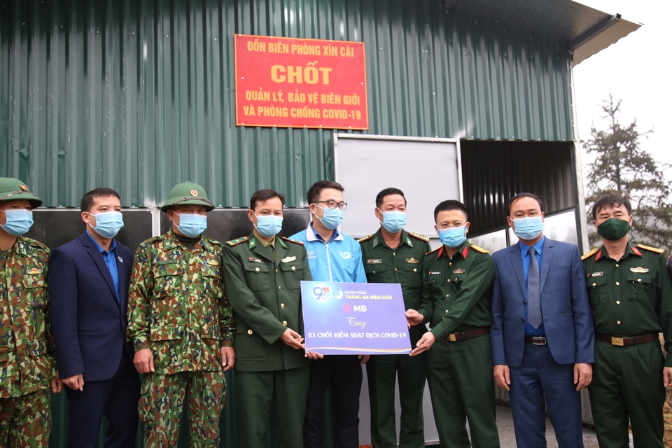 Thanh niên xây tặng chốt kiểm soát phòng dịch Covid-19 cho vùng biên giới - 1 Thanh niên xây tặng chốt kiểm soát phòng dịch Covid-19 cho vùng biên giới - 1