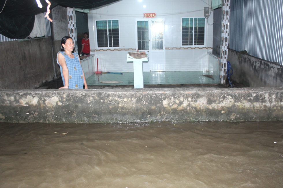 "Nghèo muốn chết mà cứ phải quay quắt lo triều cường, nước ngập"