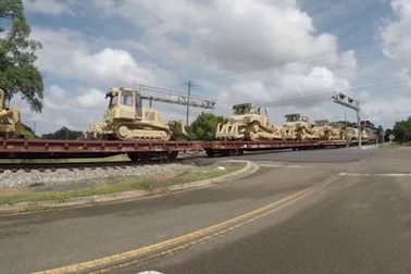 Xe tăng Mỹ dồn dập tới châu Âu để đối phó Nga?