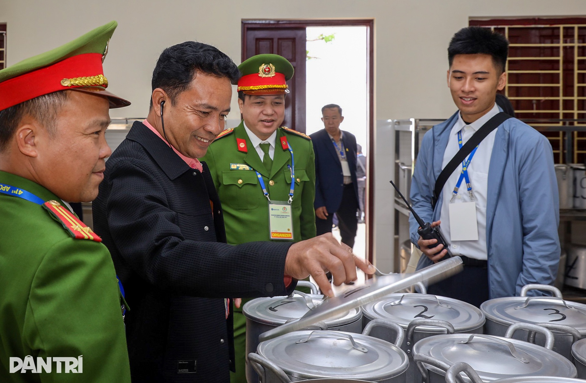 Công an Việt Nam trình diễn võ thuật trong khuôn khổ Hội nghị APCCA 41 - 11 Công an Việt Nam trình diễn võ thuật trong khuôn khổ Hội nghị APCCA 41 - 11