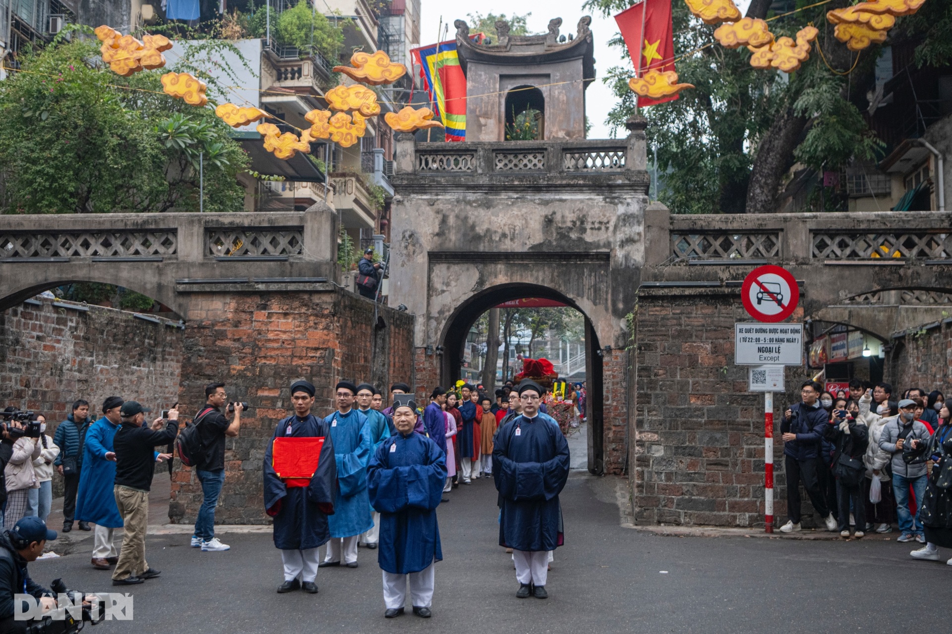 Hơn 400 người mặc cổ phục diễu hành trên phố Hà Nội mừng Tết Ất Tỵ 2025 - 4 Hơn 400 người mặc cổ phục diễu hành trên phố Hà Nội mừng Tết Ất Tỵ 2025 - 4
