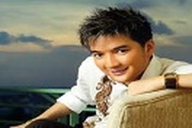 Đàm Vĩnh Hưng hát trong liveshow của Tuấn Vũ