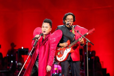 Tùng Dương "rock" máu lửa, khán giả ngồi "không yên"