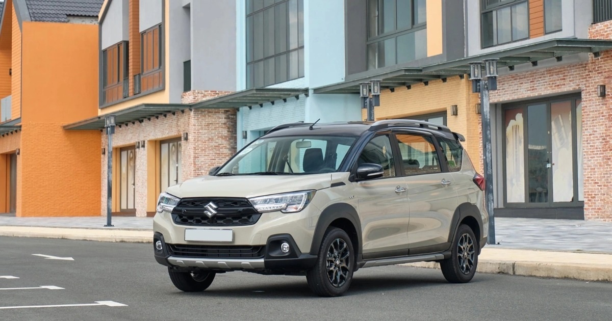 Hai phiên bản số tự động (AT) của Mitsubishi Xpander đều được nhập khẩu nguyên chiếc từ Indonesia, nhưng chỉ có biến thể cao nhất được hãng hỗ trợ lệ phí trước bạ (Ảnh: Thanh Tùng).