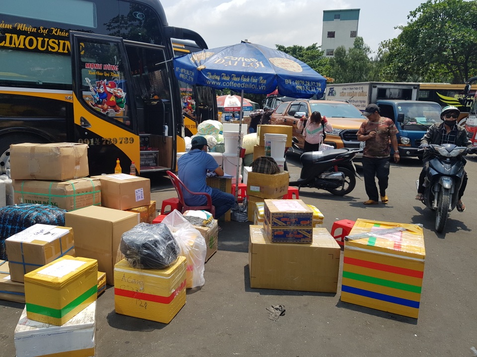 Người dân về quê.jpg