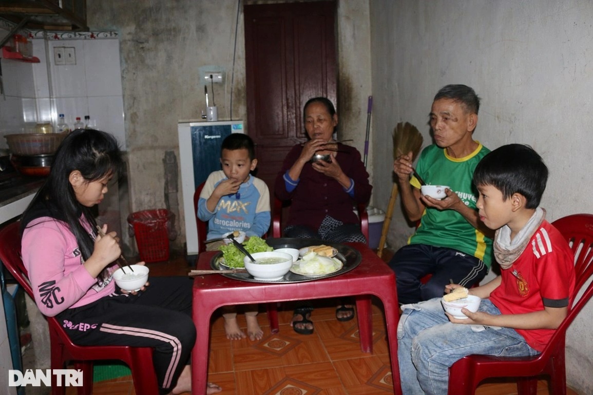 Cú tông xe nghiệt ngã khiến 2 đứa trẻ mồ côi cha, nguy cơ phải bỏ học - 4 Cú tông xe nghiệt ngã khiến 2 đứa trẻ mồ côi cha, nguy cơ phải bỏ học - 4