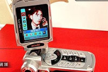 X-cute DV2 với camera 6 triệu điểm ảnh