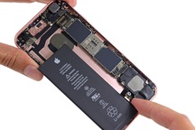 iPhone chính hãng ở Việt Nam được thay pin với giá rẻ
