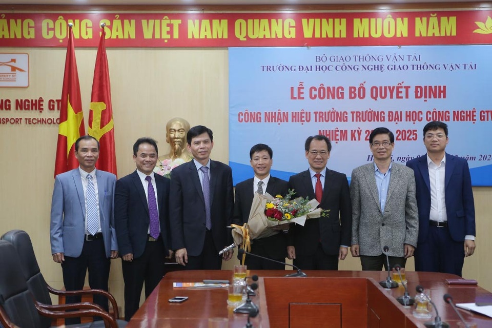 Trường Đại học Công nghệ Giao thông vận tải có hiệu trưởng mới - 2 Trường Đại học Công nghệ Giao thông vận tải có hiệu trưởng mới - 2