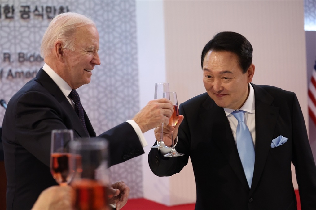 Hé lộ thực đơn tiệc tối Tổng thống Biden chiêu đãi lãnh đạo Hàn Quốc - 1 Hé lộ thực đơn tiệc tối Tổng thống Biden chiêu đãi lãnh đạo Hàn Quốc - 1