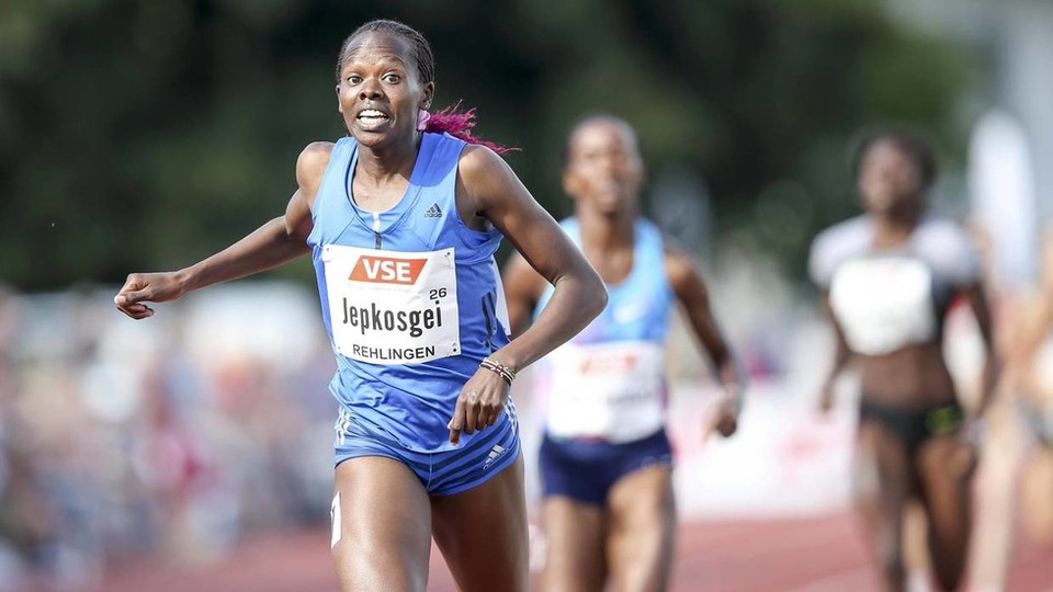 Nhà vô địch điền kinh bị cấm thi đấu 3 năm vì làm giả giấy tờ - 1