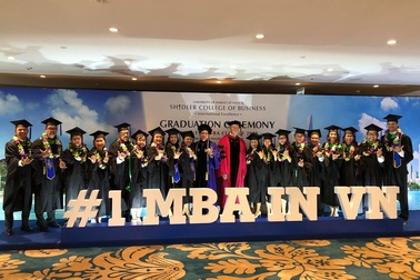 Thêm 32 tân thạc sĩ nhận bằng EMBA từ Đại học Hawaii tại Việt Nam
