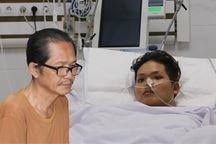 Bác sĩ kêu gọi cộng đồng cứu chàng trai nguy kịch vì sốt xuất huyết