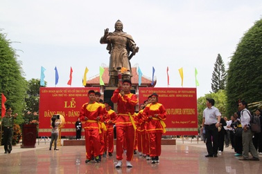Bình Định: Gần 1.000 võ sư, võ sinh dâng hương Hoàng đế Quang Trung