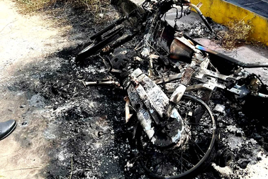 Một người đàn ông nghi tự thiêu ở nghĩa trang