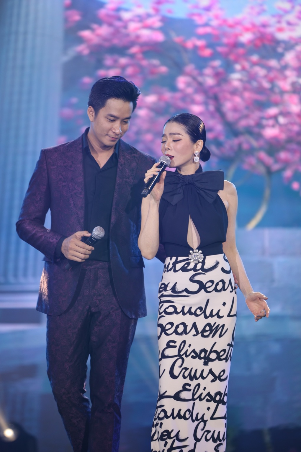 Quang Lê - Lệ Quyên nắm tay tình tứ trong đêm nhạc - 3 Quang Lê - Lệ Quyên nắm tay tình tứ trong đêm nhạc - 3