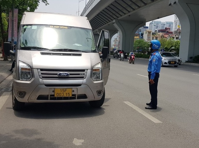 Lực lượng Thanh tra GTVT Hà Nội kiểm tra, xử lý đối với phương tiện kinh doanh vận tải hành khách bằng xe ô tô