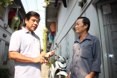 Khu trọ 165 phòng, ông chủ bỏ 150 triệu đồng đãi tiệc, tặng quà công nhân