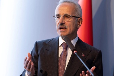 Bộ trưởng Giao thông Thổ Nhĩ Kỳ bị phạt vì "khoe" lái xe 225km/h