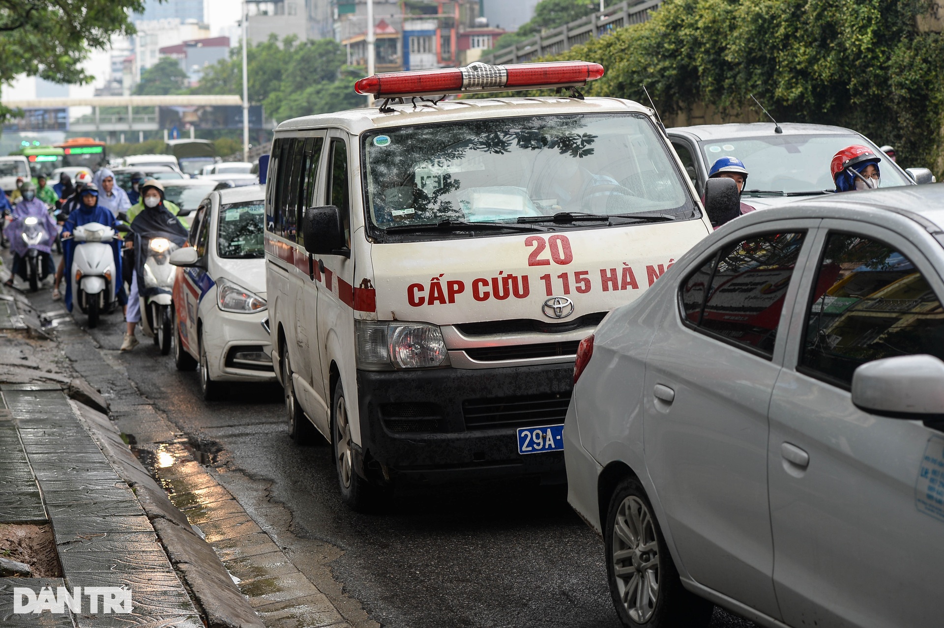 Hà Nội ùn tắc nhiều tuyến phố buổi sáng đầu tuần - 11 Hà Nội ùn tắc nhiều tuyến phố buổi sáng đầu tuần - 11