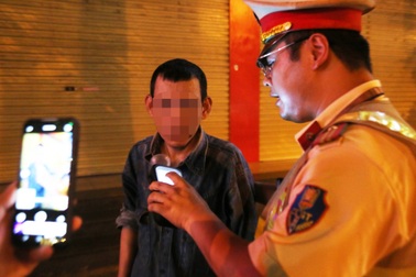 20 phút làm việc, CSGT phát hiện 4 trường hợp vi phạm "cồn" mức kịch khung