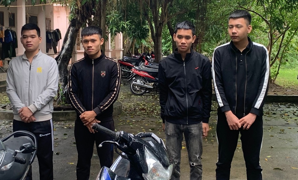Bắt nhóm thanh niên bịt kín mặt chém người trong đêm khuya - 1 Bắt nhóm thanh niên bịt kín mặt chém người trong đêm khuya - 1