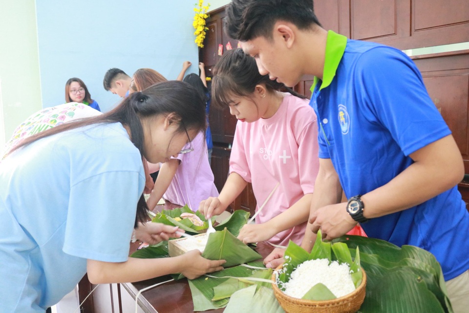 TPHCM: Nhiều chăm lo cho sinh viên “đón Tết xa nhà” - 3 TPHCM: Nhiều chăm lo cho sinh viên “đón Tết xa nhà” - 3
