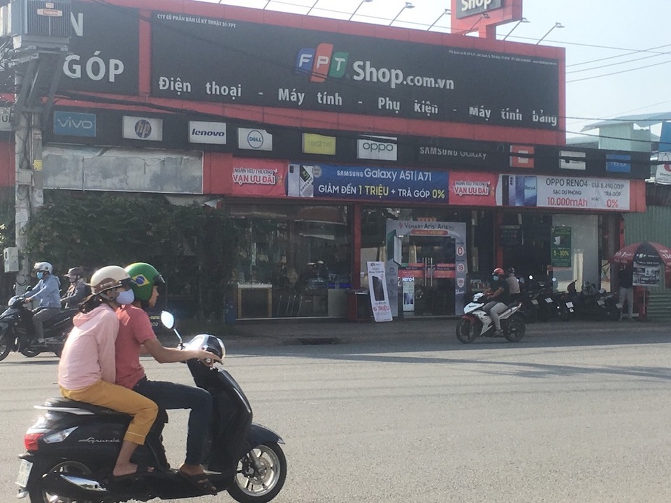 Khoét trần, đu dây trộm tiền của cửa hàng như phim hành động - 1 Khoét trần, đu dây trộm tiền của cửa hàng như phim hành động - 1