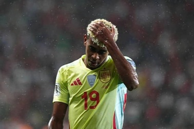 HLV Barca vạch trần vụ Tây Ban Nha ép Yamal uống thuốc giảm đau thi đấu