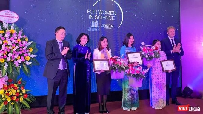 Lễ trao Giải thưởng L’Oreál – UNESCO Vì sự phát triển phụ nữ trong khoa học cho 3 nhà khoa học nữ xuất sắc năm 2019.