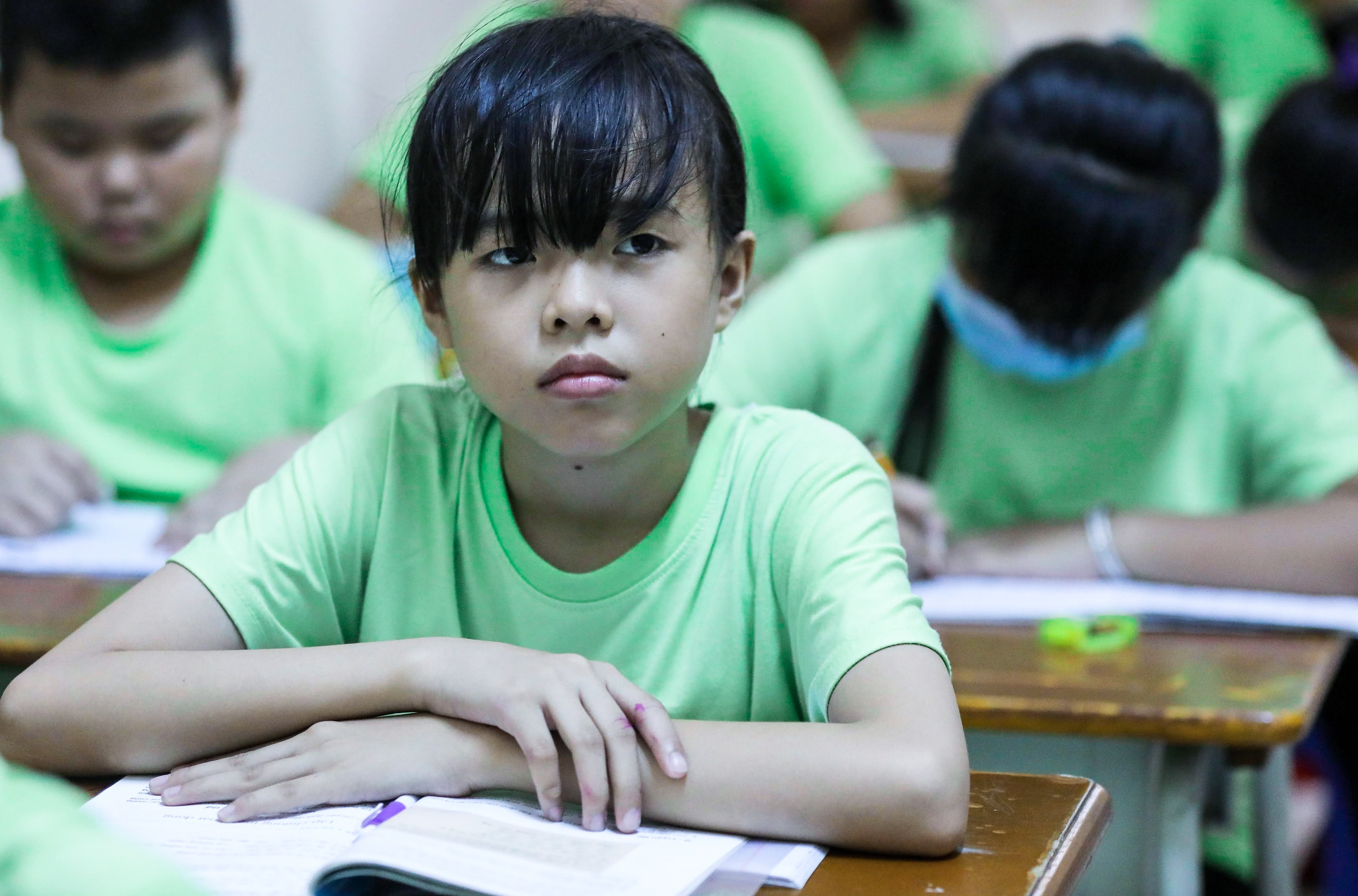 Bà giáo U80 ngày bán vé số, tối đứng lớp “gieo chữ” cho học sinh nghèo - 11 Bà giáo U80 ngày bán vé số, tối đứng lớp “gieo chữ” cho học sinh nghèo - 11