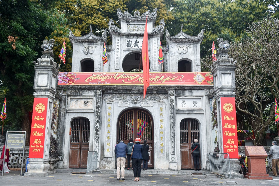 Loạt di tích nổi tiếng ở Hà Nội đóng cửa, du khách đứng ngắm cảnh từ xa - 12 Loạt di tích nổi tiếng ở Hà Nội đóng cửa, du khách đứng ngắm cảnh từ xa - 12