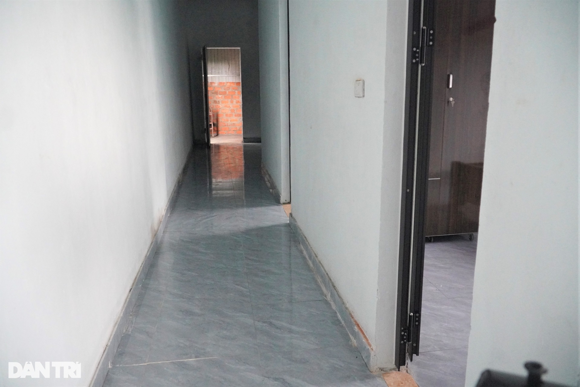 Nhờ tấm lòng bạn đọc Dân trí, vợ chồng khờ cùng 3 con thơ có ngôi nhà mới - 7 Nhờ tấm lòng bạn đọc Dân trí, vợ chồng khờ cùng 3 con thơ có ngôi nhà mới - 7